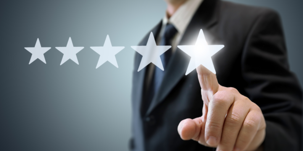 A customer giving star rating